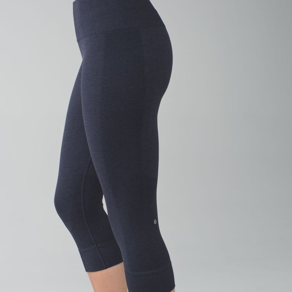 Lululemon Seamlessly Street Crop Navy Leggins Sz-4